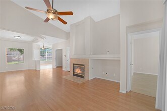 2042 Hobbyhorse Ave in Henderson, NV - Building Photo - Building Photo