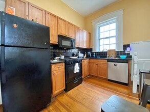 139 Hillside St, Unit A in Boston, MA - Foto de edificio - Building Photo