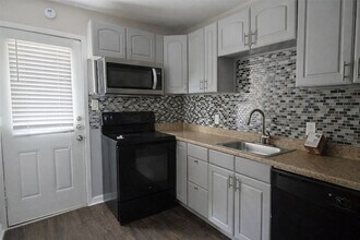 4335 Cedar Springs Rd, Unit 204 in Dallas, TX - Building Photo - Building Photo