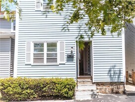 28 Dixon St in Newport, RI - Building Photo