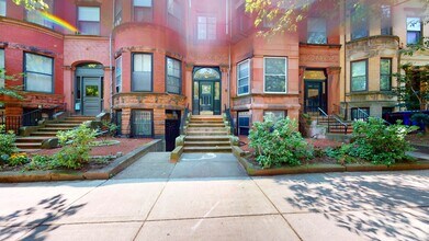 1067 Beacon St in Brookline, MA - Building Photo - Building Photo