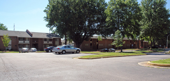 Western Manor Apartments in Raleigh, NC - Building Photo - Building Photo