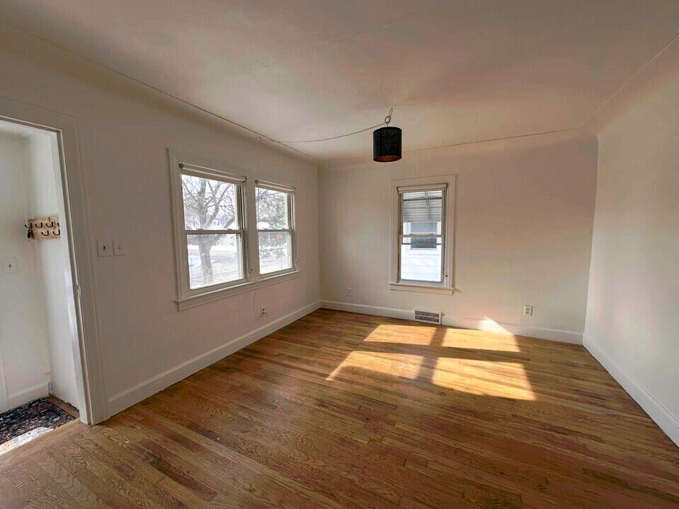 160 W Milton Ave, Unit #1 in Hazel Park, MI - Building Photo