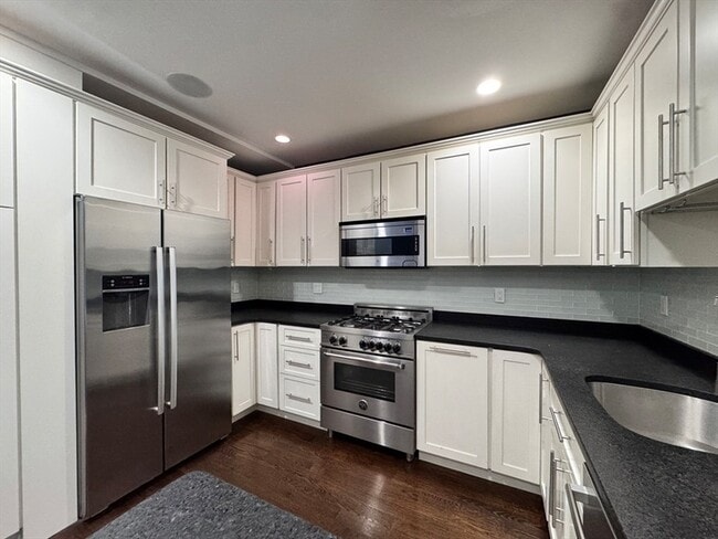 12 Mohawk St, Unit 2 in Boston, MA - Foto de edificio - Building Photo