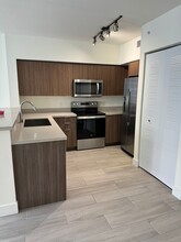 430 NW 9th Ave, Unit A2 in Miami, FL - Building Photo - Building Photo