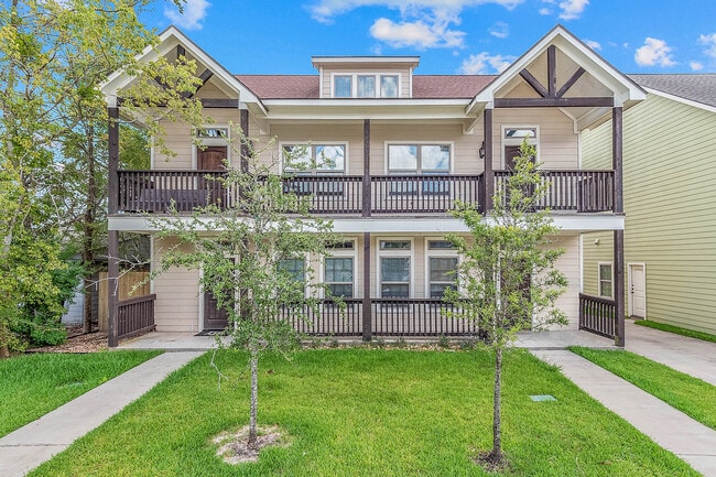 property at 304 Live Oak St