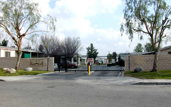 Oasis Palms Estates in San Bernardino, CA - Foto de edificio - Building Photo