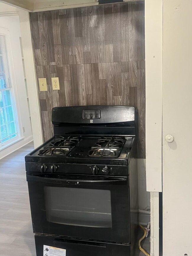 5131 Sussex Ave in Shreveport, LA - Foto de edificio - Building Photo