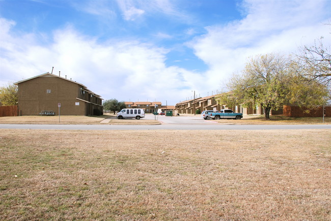 Peppertree Acres Apartments in Fort Worth, TX - Building Photo - Building Photo