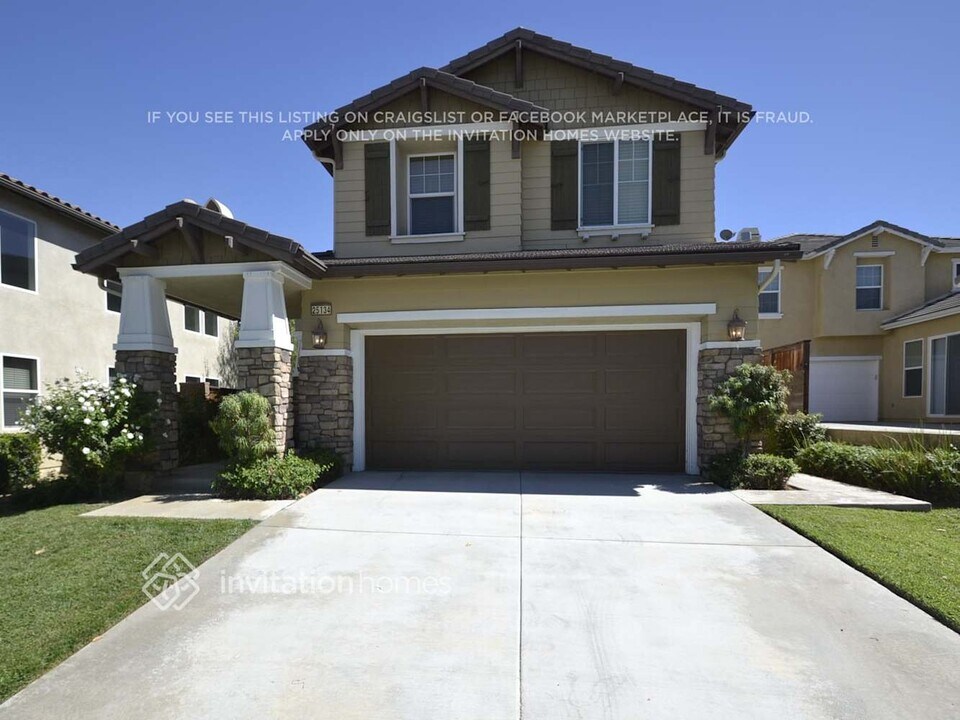 25134 Birchtree Ct in Corona, CA - Foto de edificio