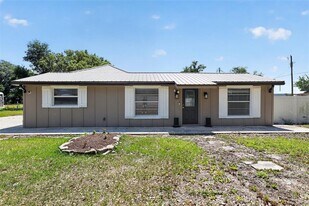 3240 Apfel Rd in Wesley Chapel, FL - Building Photo