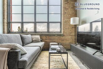 2061 N Southport Ave in Chicago, IL - Building Photo - Building Photo