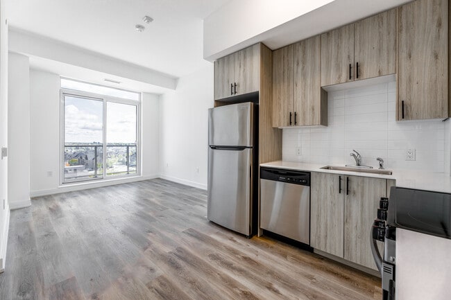 2475 Old Bronte Road in Oakville, ON - Building Photo - Interior Photo