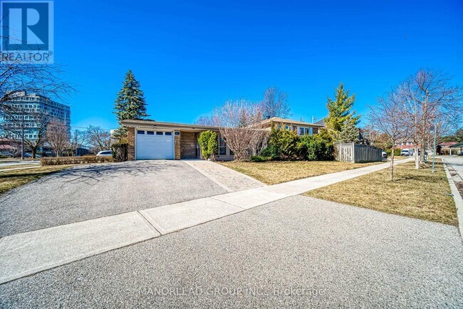 28 Kingslake Rd in Toronto, ON - Building Photo - Building Photo