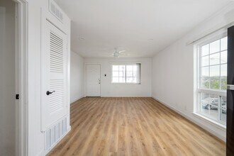 Cameron Villas in Austin, TX - Foto de edificio - Interior Photo