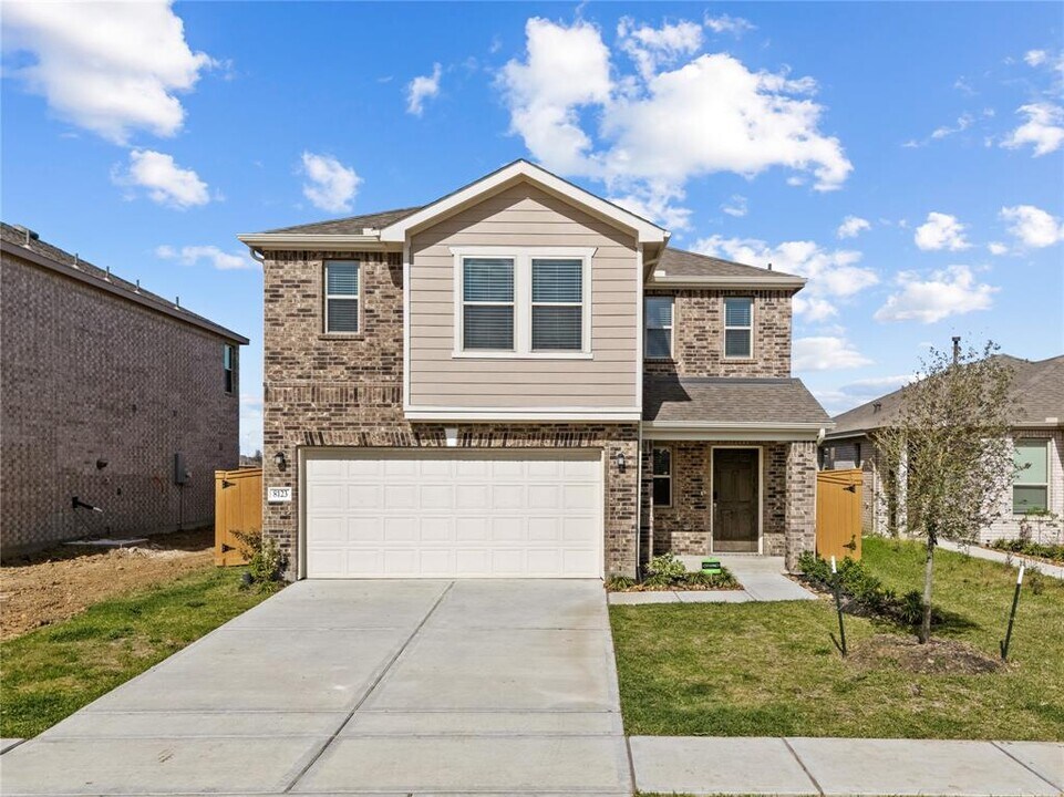 8123 Leisure Pt Dr in Cypress, TX - Building Photo