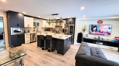 2019-2045 45 St SE in Calgary, AB - Building Photo - Building Photo