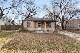 421 Grover Ave in Wichita, KS - Building Photo