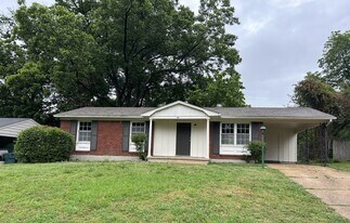 1296 Vicksburg Dr in Southaven, MS - Building Photo