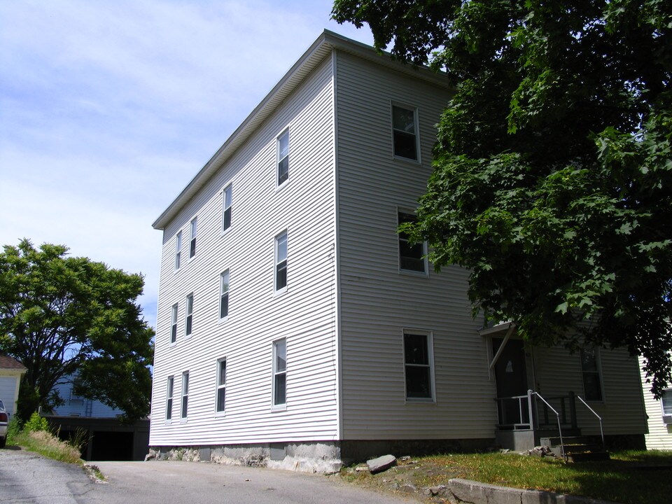 162-164 Riverside St in Lowell, MA - Building Photo