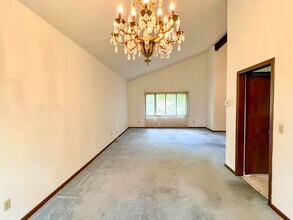 25946 Tallwood Dr in North Olmsted, OH - Building Photo - Building Photo