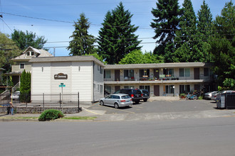 The Clairmont in Portland, OR - Building Photo - Building Photo