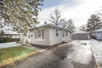 2205 Campbell St in Rolling Meadows, IL - Building Photo - Building Photo