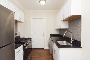 3833 N Greenview Ave, Unit J06P in Chicago, IL - Building Photo