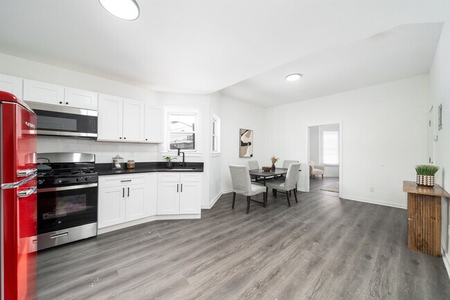 10 McDougall St in Jersey City, NJ - Building Photo - Building Photo