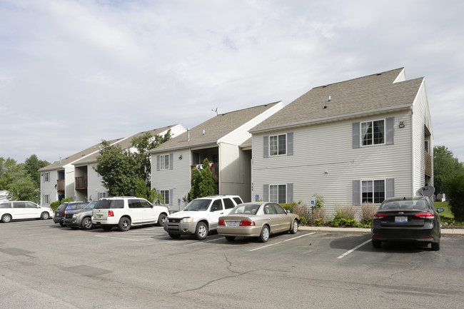 Meadowcreek Apartments in Cedar Springs, MI - Building Photo - Building Photo