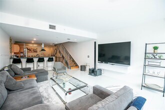 2950 NE 188th St, Unit 124 in Aventura, FL - Foto de edificio - Building Photo