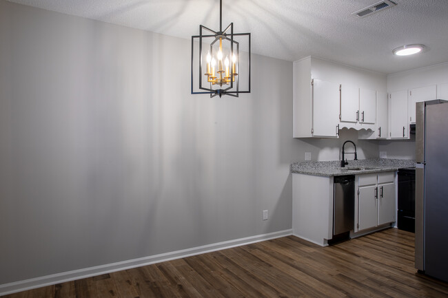 University Northside Apartments in Charlotte, NC - Building Photo - Interior Photo