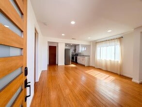 958 Camulos St in Los Angeles, CA - Foto de edificio - Building Photo