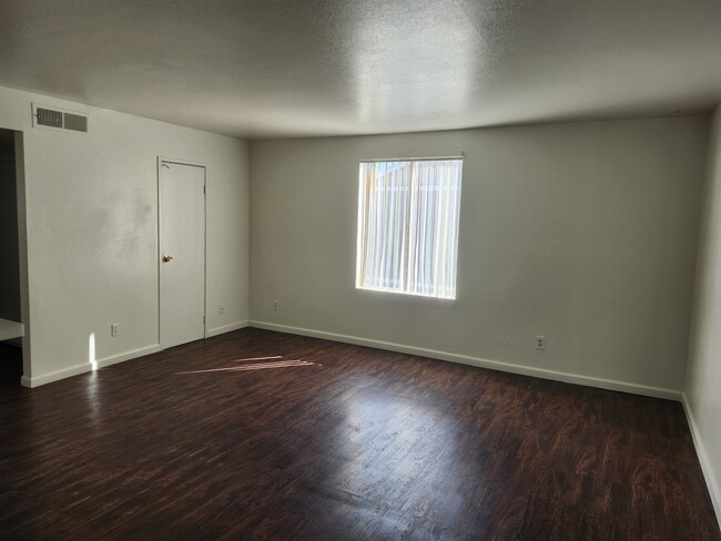 1664 Stevens St, Unit 4 in Las Vegas, NV - Building Photo - Building Photo