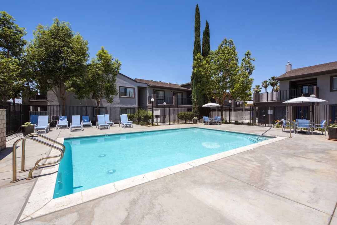 Cranford Court in Riverside, CA - Building Photo