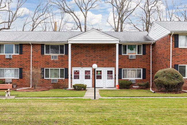 Cornwall Manor in Cornwall, NY - Building Photo - Building Photo