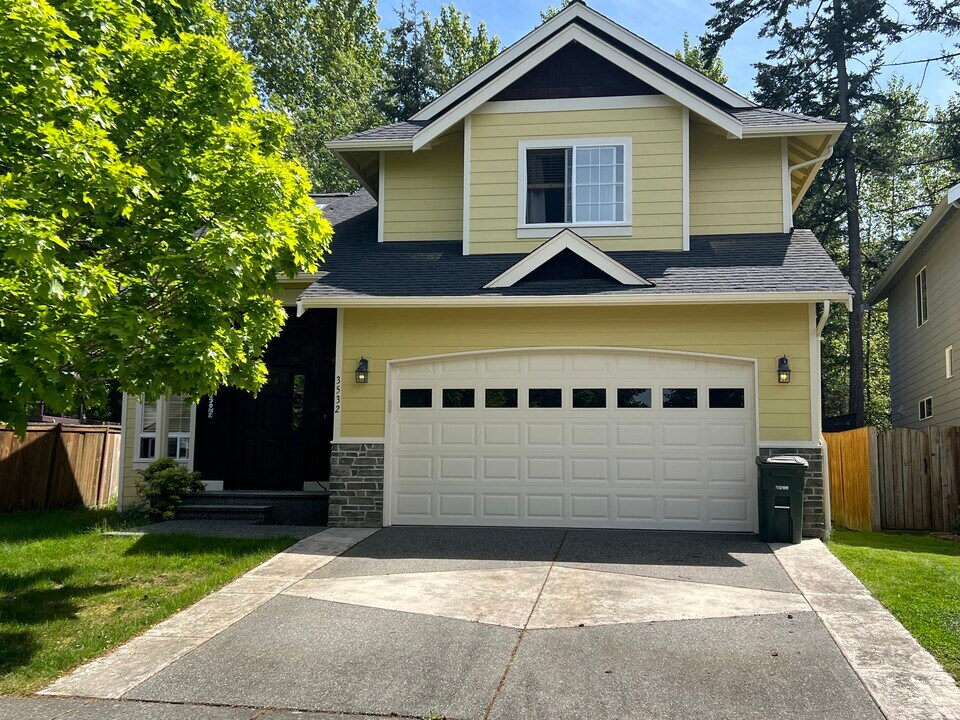 3532 Skylark Loop in Bellingham, WA - Foto de edificio