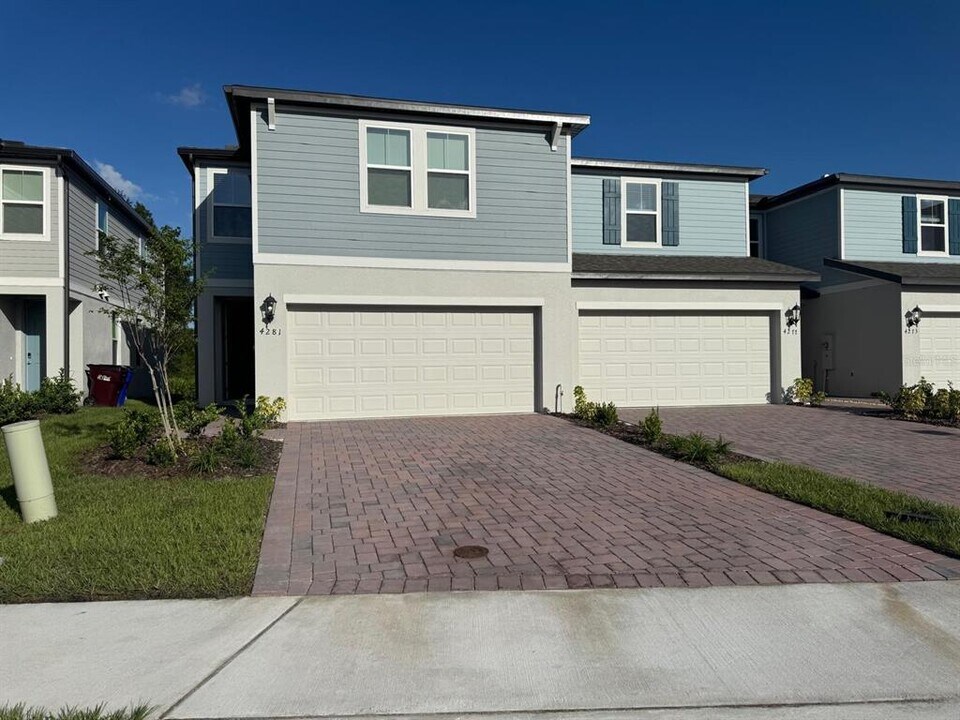 4281 Ranch House Rd in St. Cloud, FL - Building Photo