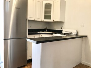 33 Withers St in Brooklyn, NY - Building Photo - Interior Photo