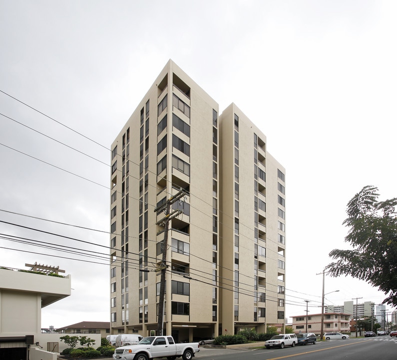 The Alexander in Honolulu, HI - Building Photo