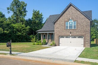 1003 Barnhill Dr in Clarksville, TN - Building Photo - Building Photo