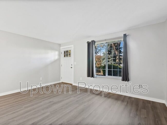 property at 6814 N Richmond Ave
