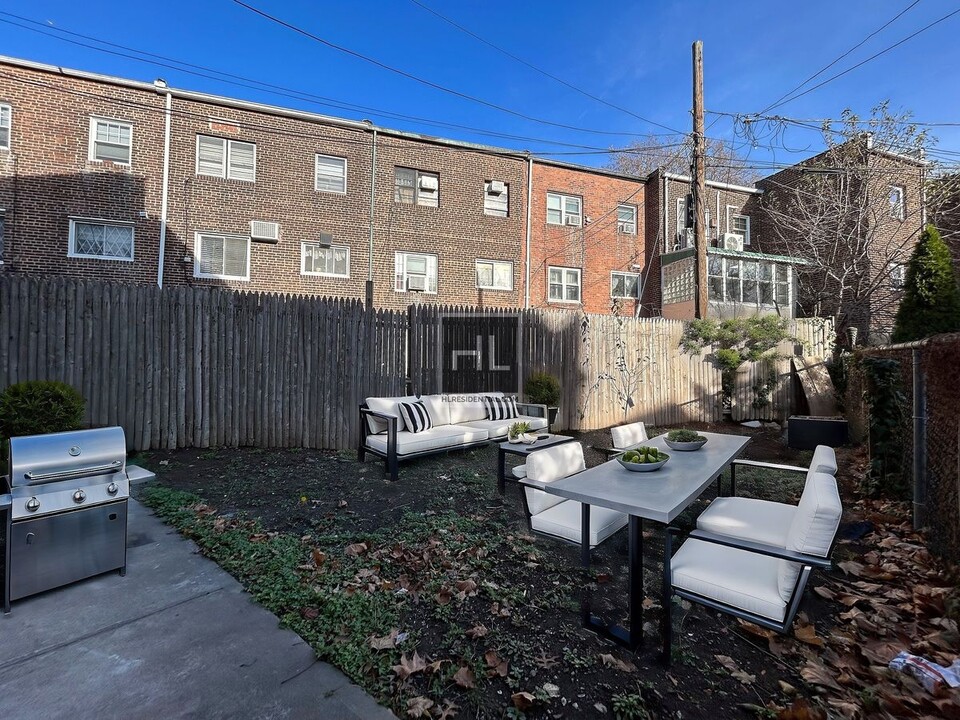 3928 Kings Hwy in Brooklyn, NY - Building Photo