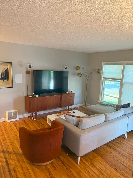 5401 32nd Ave S in Minneapolis, MN - Foto de edificio