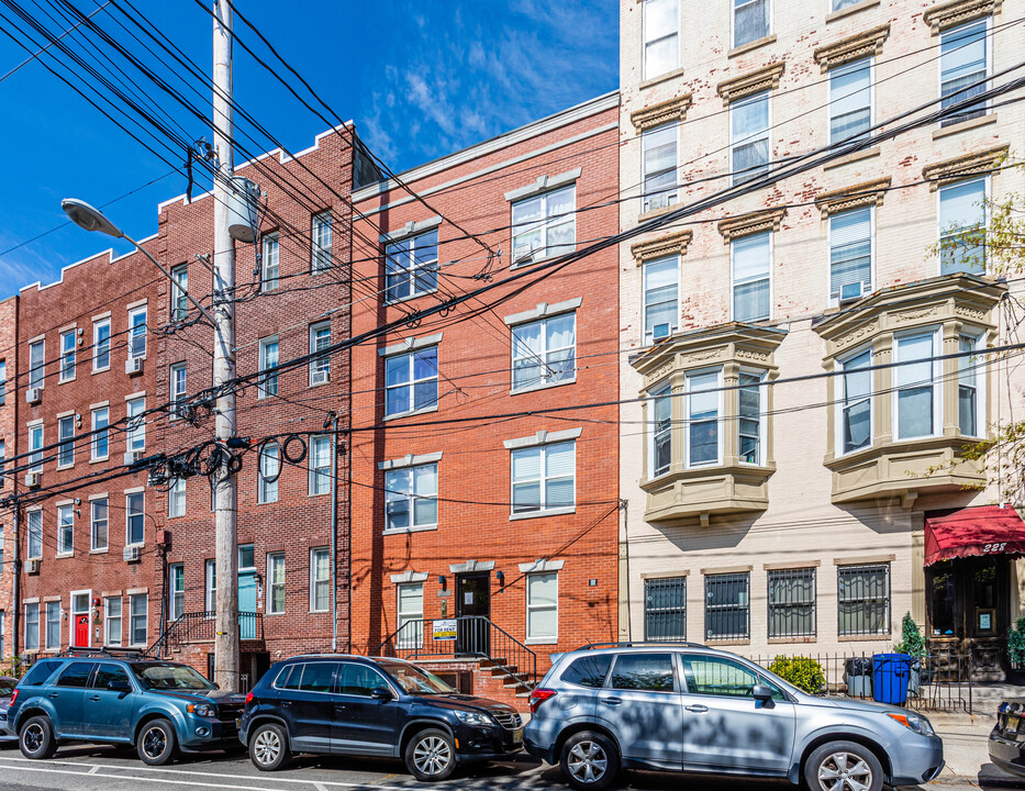 226 Madison St in Hoboken, NJ - Foto de edificio