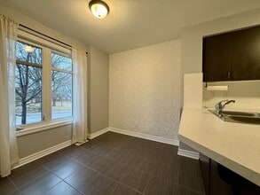 1130 Klondike Rd in Ottawa, ON - Building Photo - Building Photo