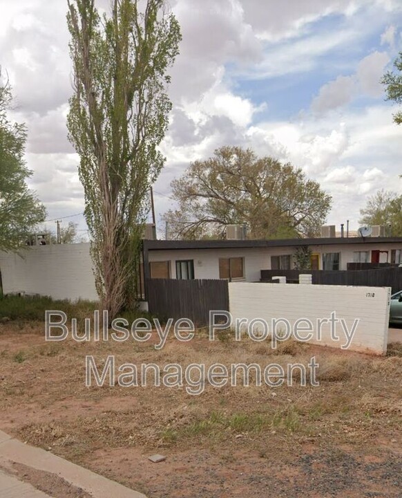 1710 Hill Rd in Holbrook, AZ - Building Photo