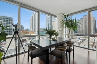 123 S Green St in Chicago, IL - Building Photo - Building Photo