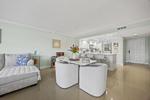 12926 Briarlake Dr in Palm Beach Gardens, FL - Building Photo