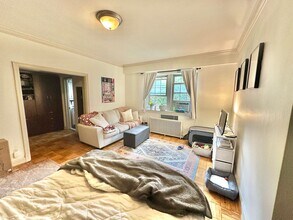 3925 Davis Pl NW in Washington, DC - Building Photo - Building Photo